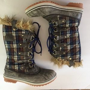 Sorel Joan Of Arctic Plaid & Faux Fur Boots SZ 9